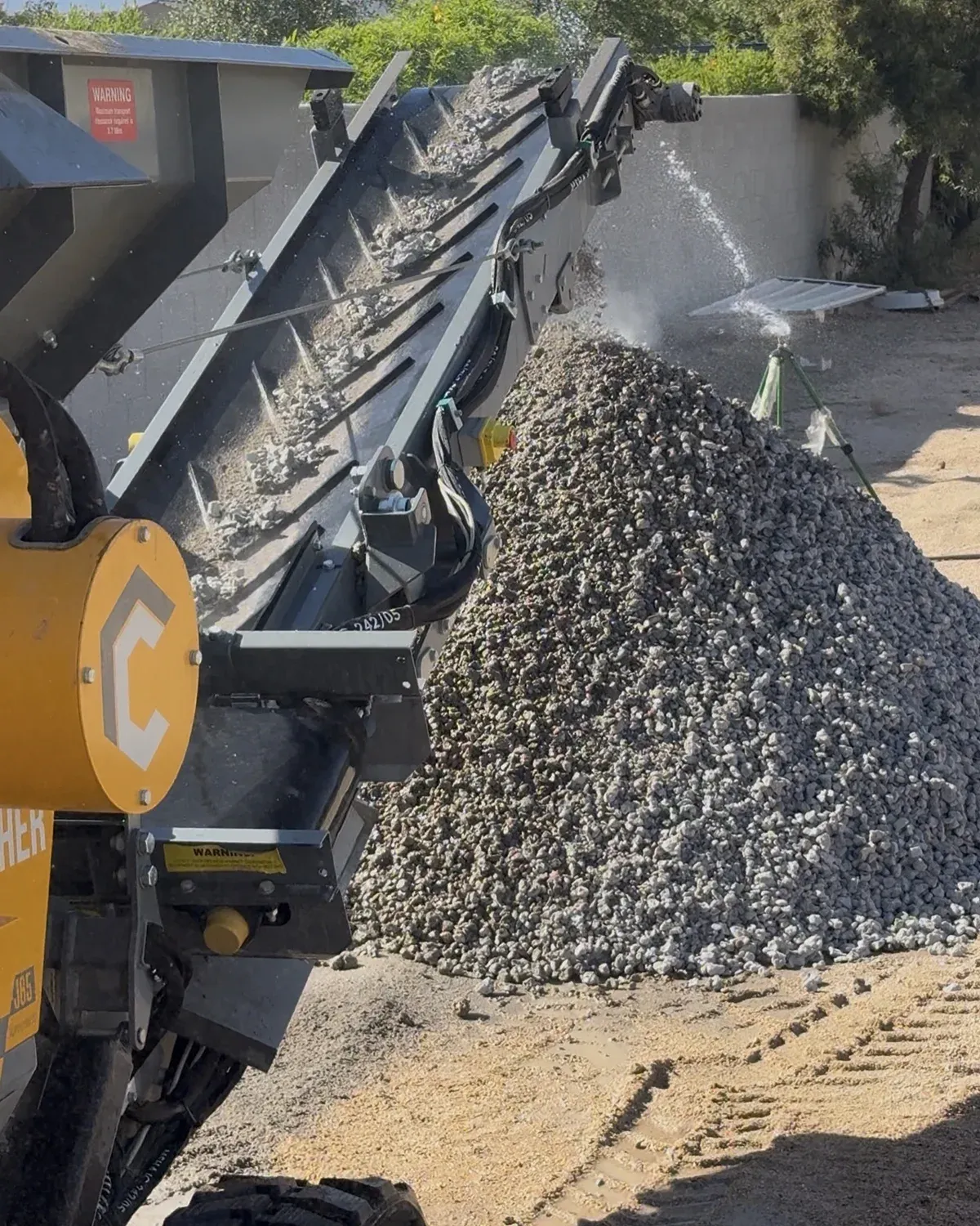 Mobile crusher conveyor producing recycled aggregate onsite